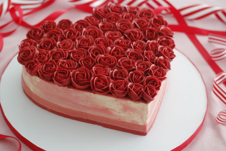 How to Make the Perfect Anniversary Cake How to Make the Perfect Anniversary Cake
